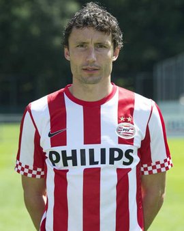 足球队员饮食与恢复计划