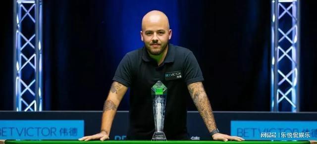 曼联引援总监评谢什科：速度快、弹跳强，风格有点像哈兰德