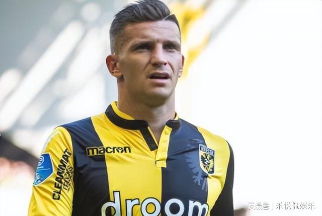 在攻防两端 在攻防两端